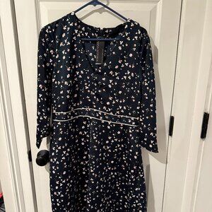 (NEW) Womens Banana Republic Flower Pattern Dress (Size 8)